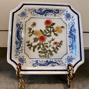 Andrea by Sadek Chrysanthemum porcelain plate